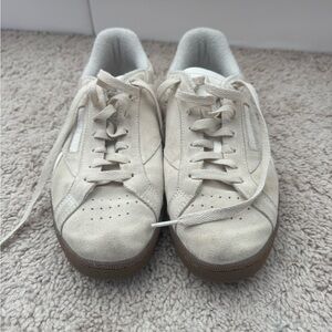 Reebok Cream and Tan Women's Sneakers